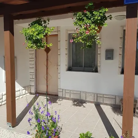 アパート Studio Apartman Mira