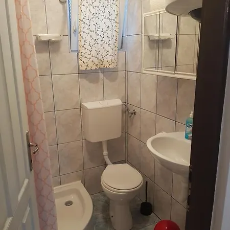 Studio Apartman Mira *